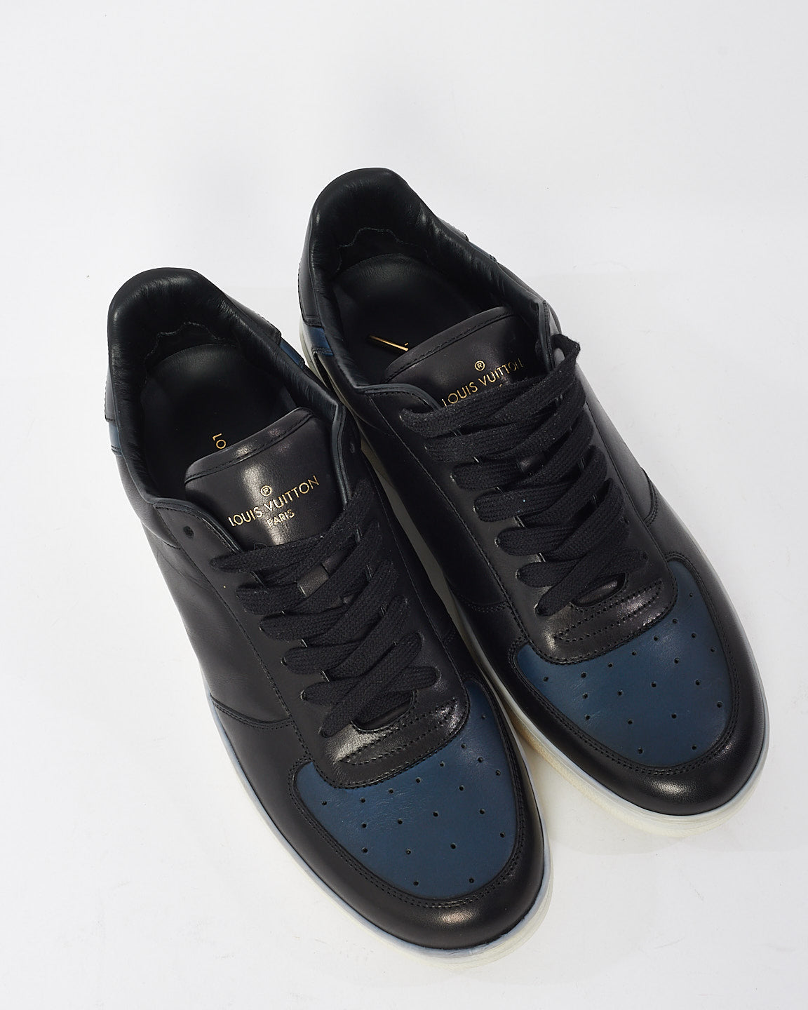 Louis Vuitton Men
s Black Leather Low Top Sneakers - 6.5