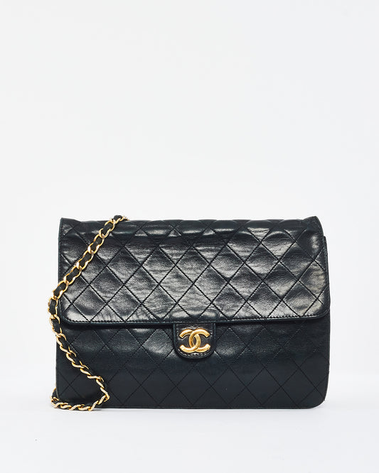 Sac à rabat simple en cuir d
agneau matelassé noir vintage Chanel