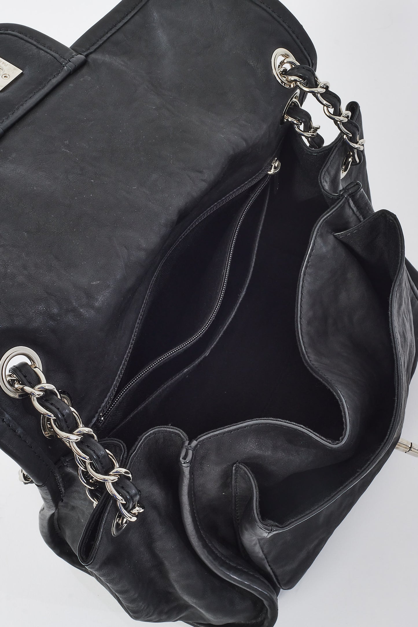 Sac à rabat à double poche en cuir de veau noir Chanel SHW