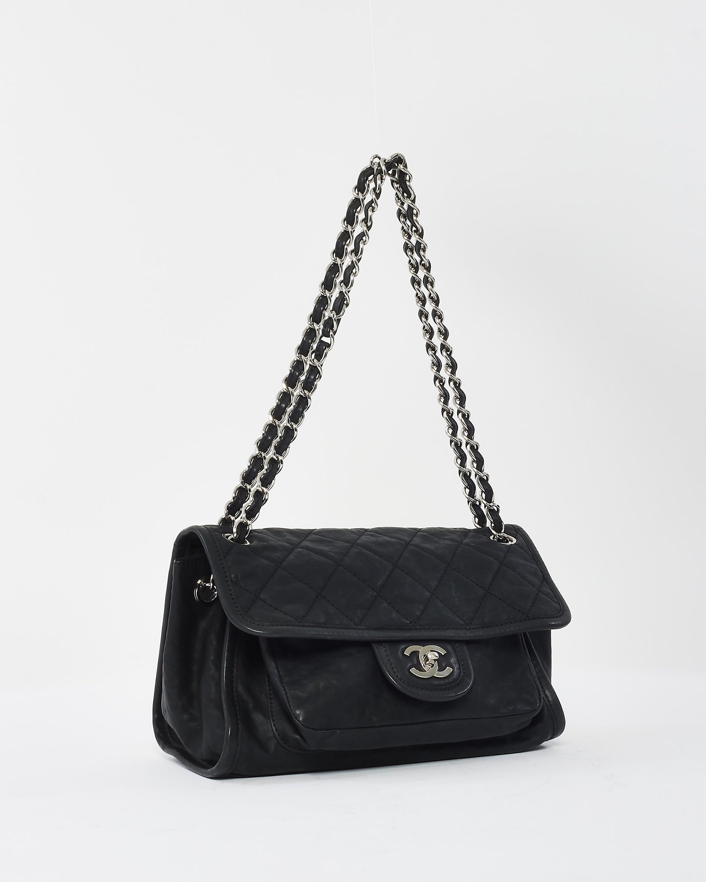 Sac à rabat à double poche en cuir de veau noir Chanel SHW