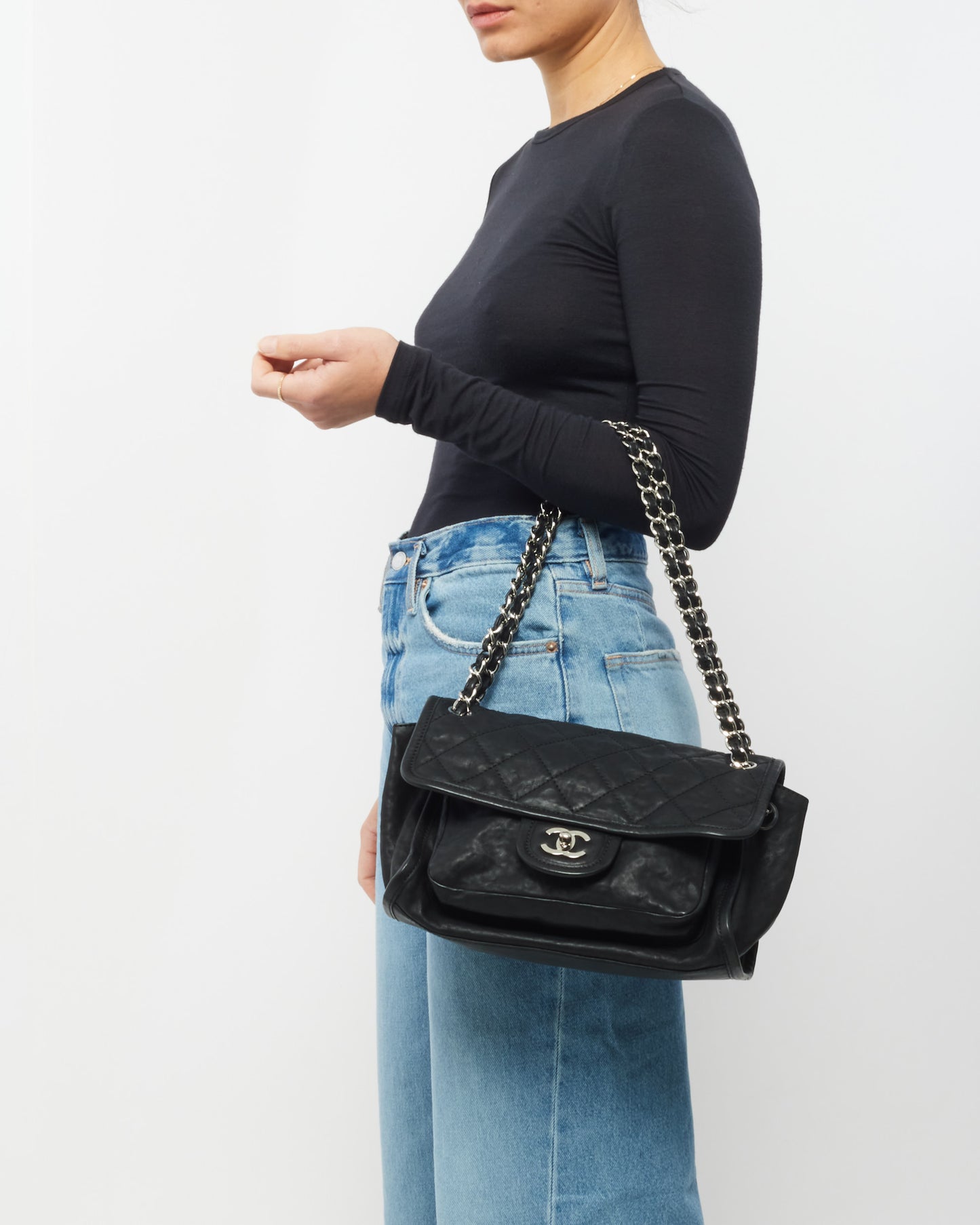 Sac à rabat à double poche en cuir de veau noir Chanel SHW