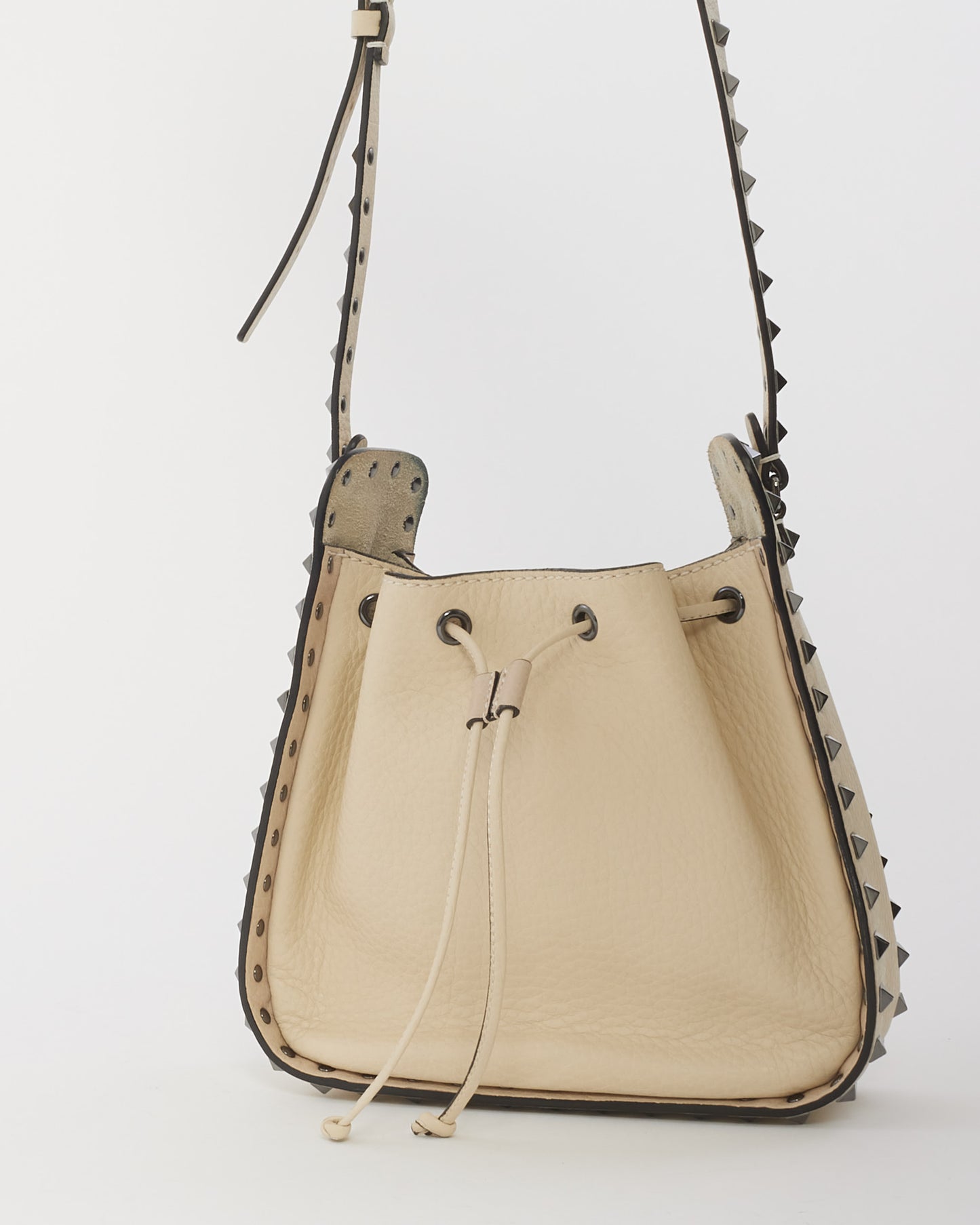 Valentino Cream Leather Rockstud Drawstring Small Bucket Bag