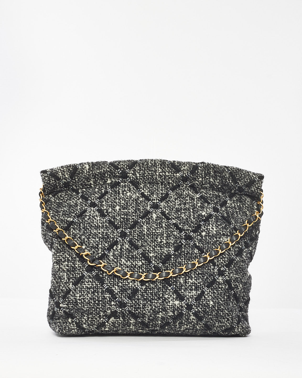 Sac Chanel 22 en tweed noir et écru