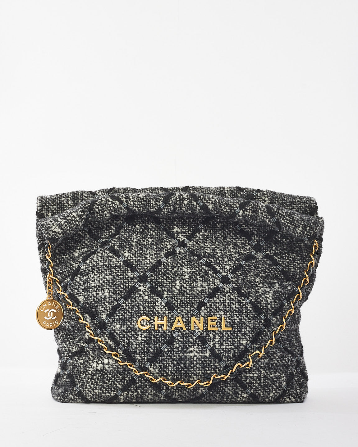 Sac Chanel 22 en tweed noir et écru