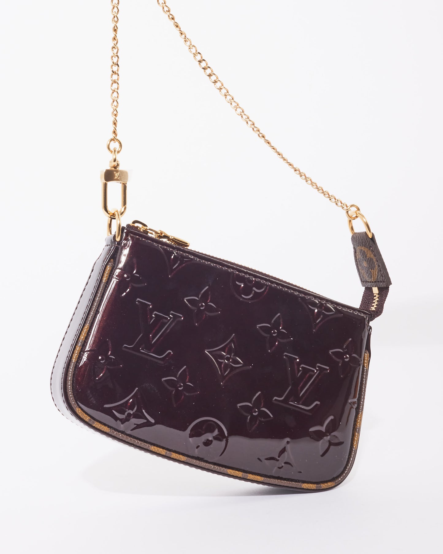 Louis Vuitton Amarante Monogram Vernis 
Canvas Trim Mini Pochette D
Accessoires