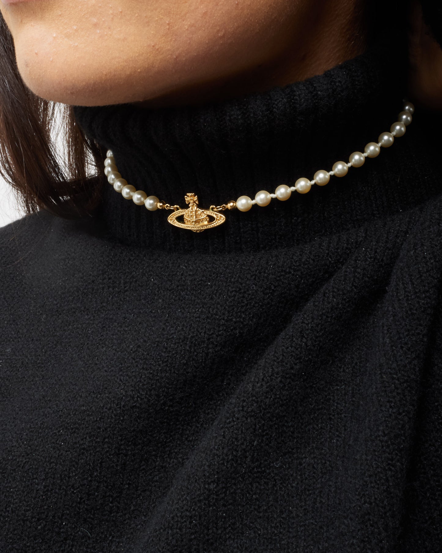 Vivienne Westwood Mini Bas Relief Pearl Choker Necklace