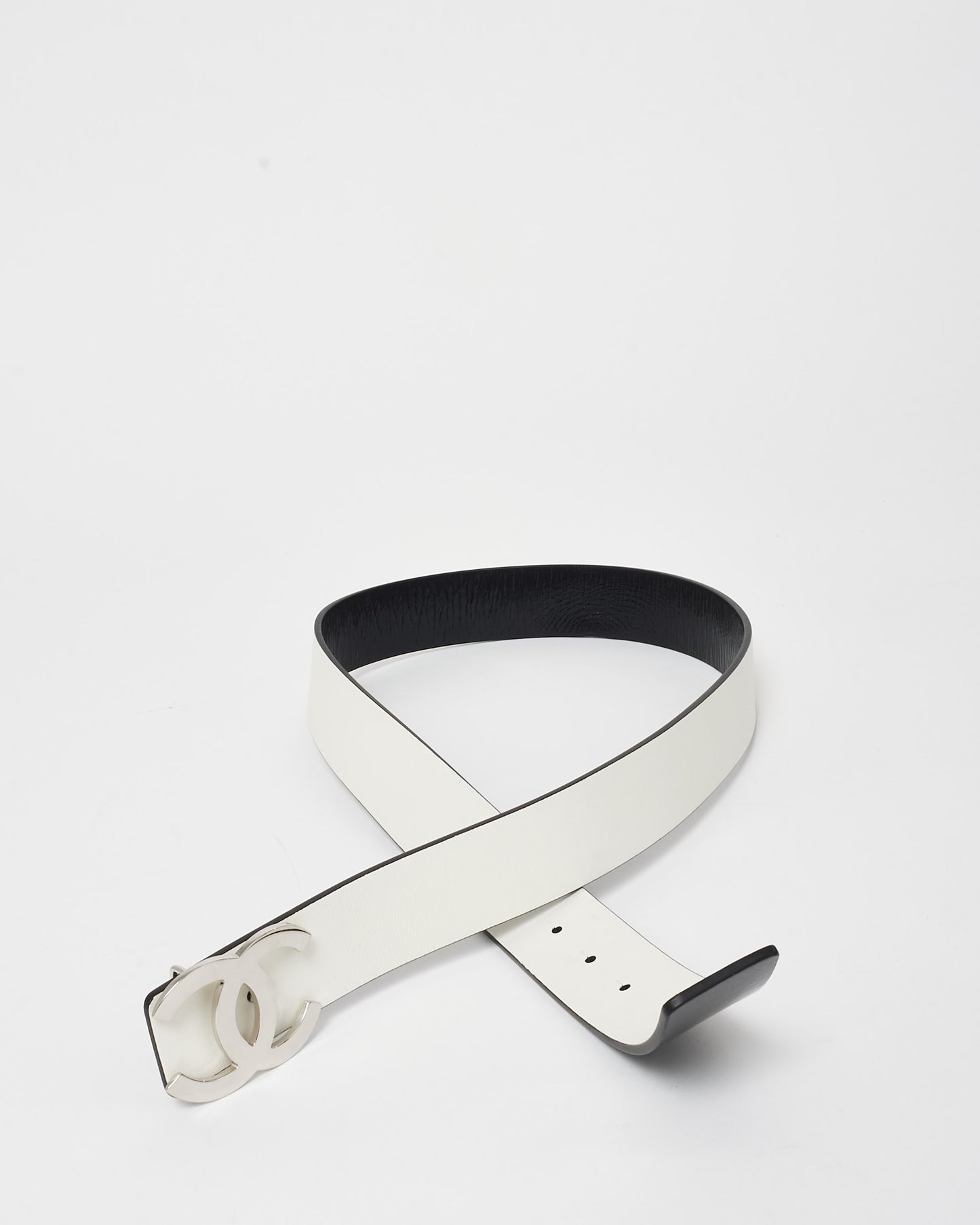 Chanel Black 
White Patent Leather CC Logo Reversible Belt - 90