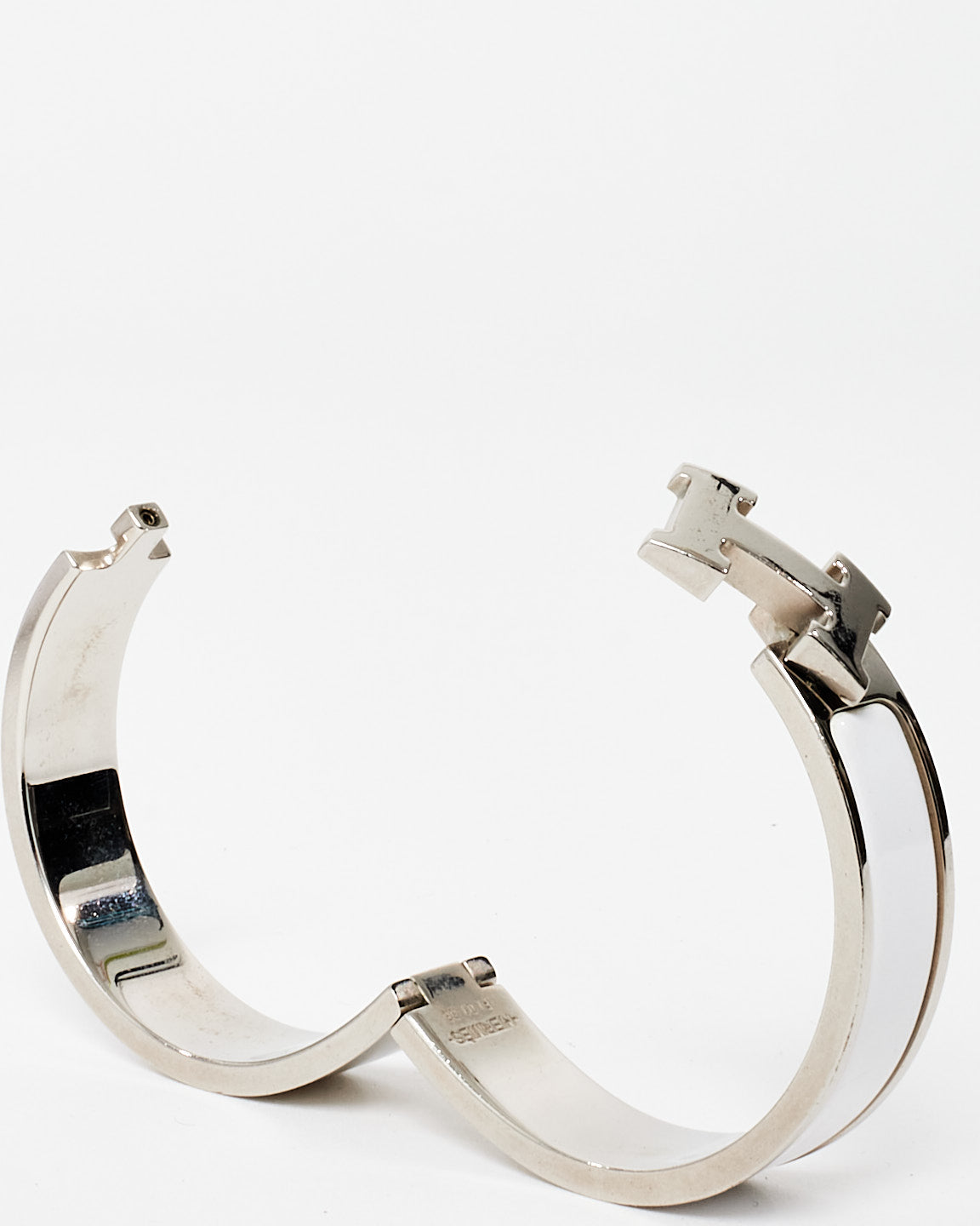 Hermès White 
Silver Clic Clac Bracelet - PM