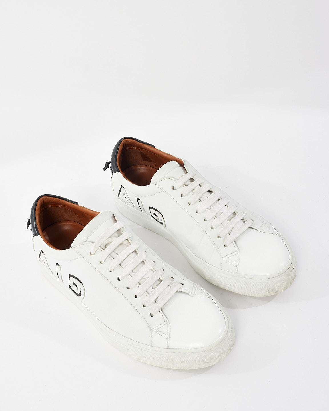 Givenchy White 
Black Leather Reverse Low Top Sneakers - 41 MEN