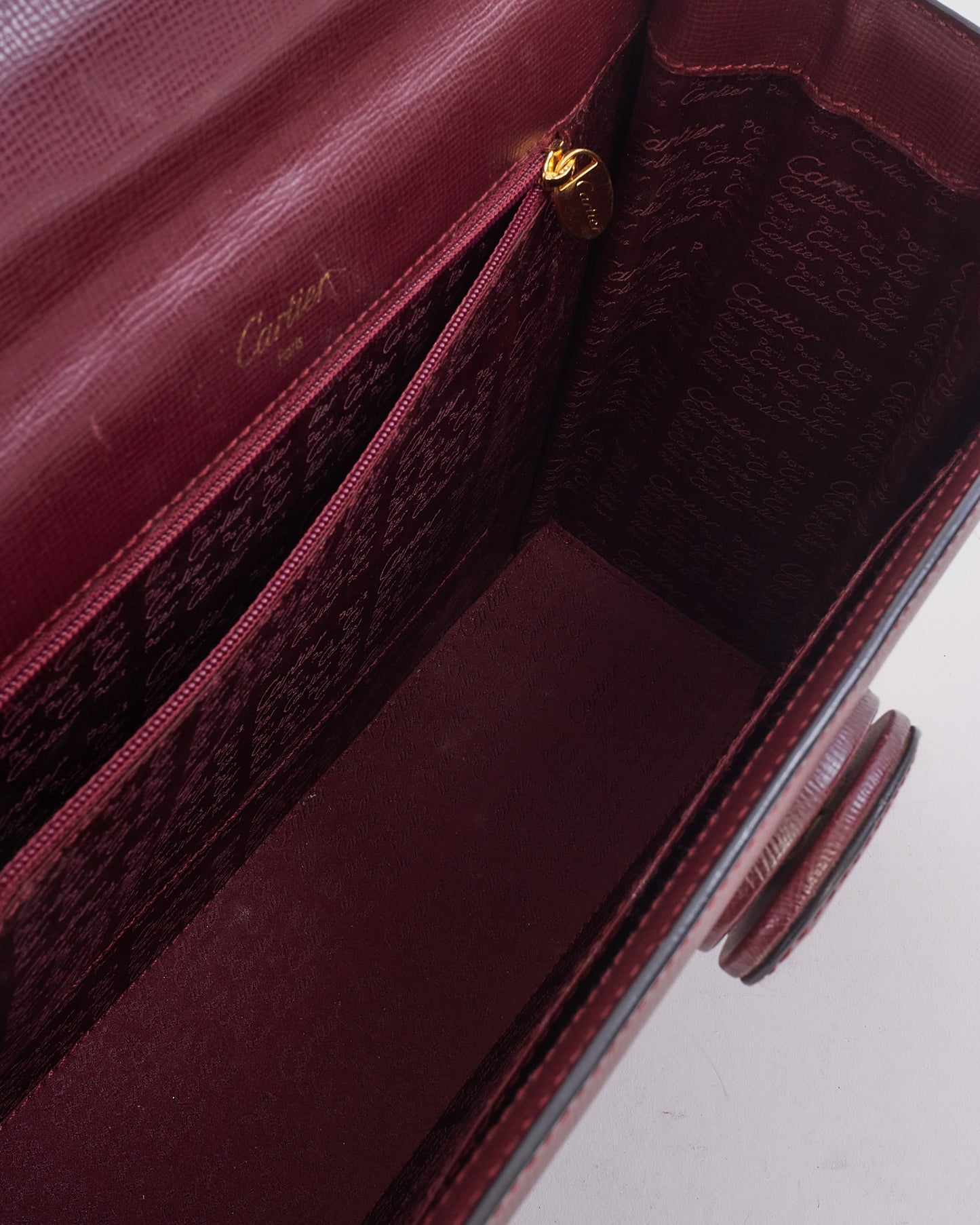 Sac à poignée supérieure Signature en cuir bordeaux Cartier