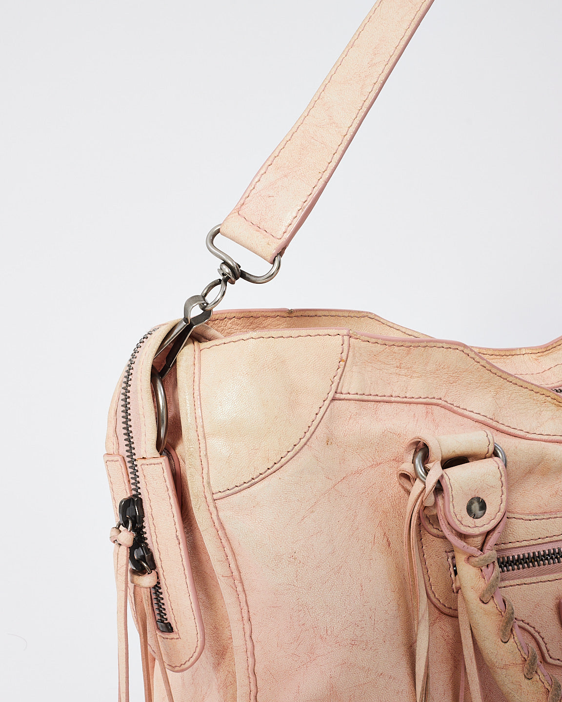 Balenciaga Sac de ville en cuir rose avec clous martelés