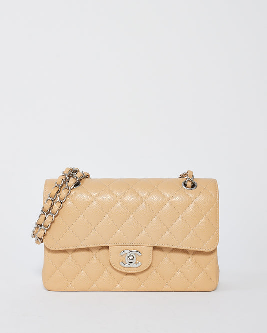 Petit sac à bandoulière classique à double rabat en cuir caviar beige Chanel avec SHW