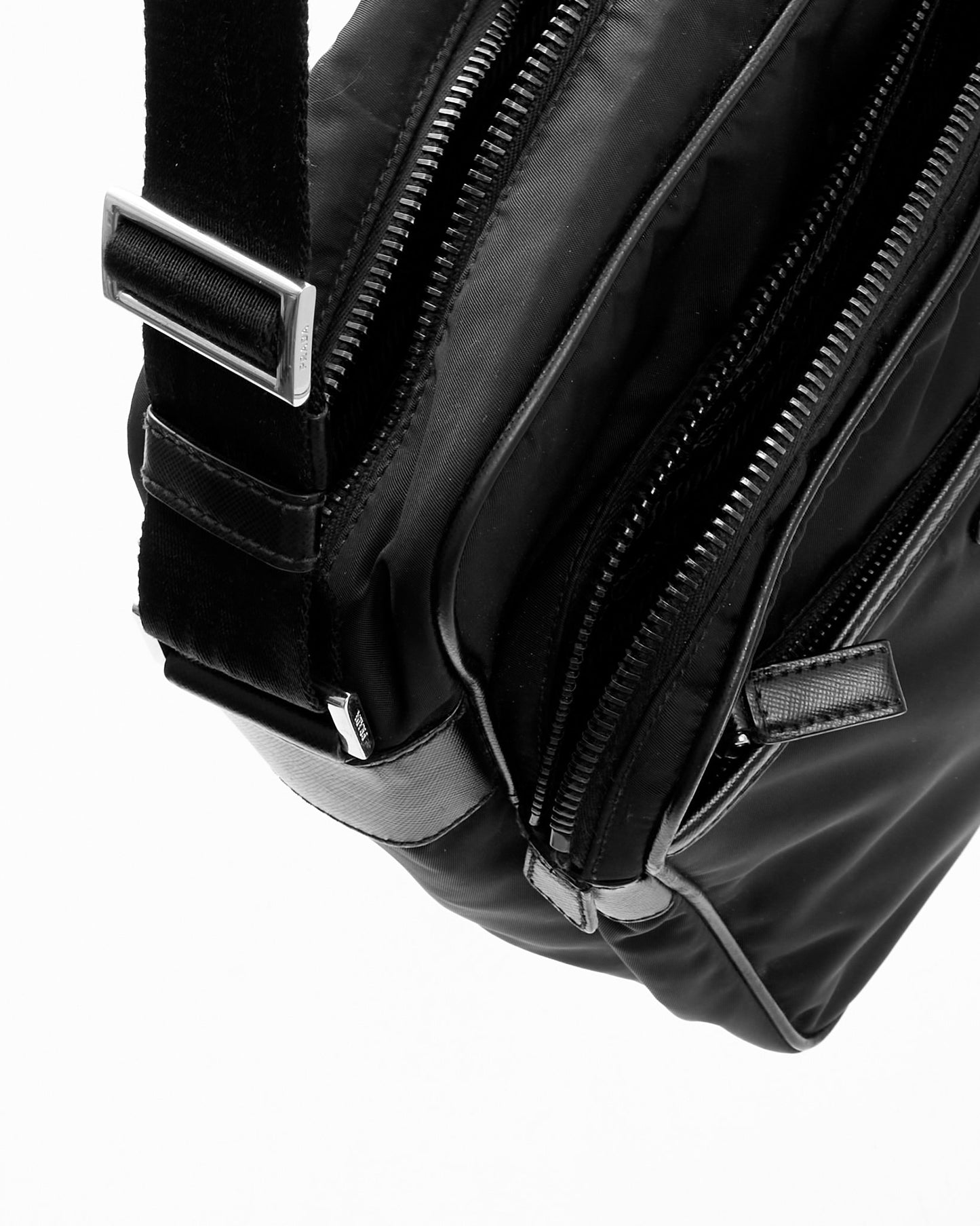 Sac bandoulière messager en nylon noir Prada