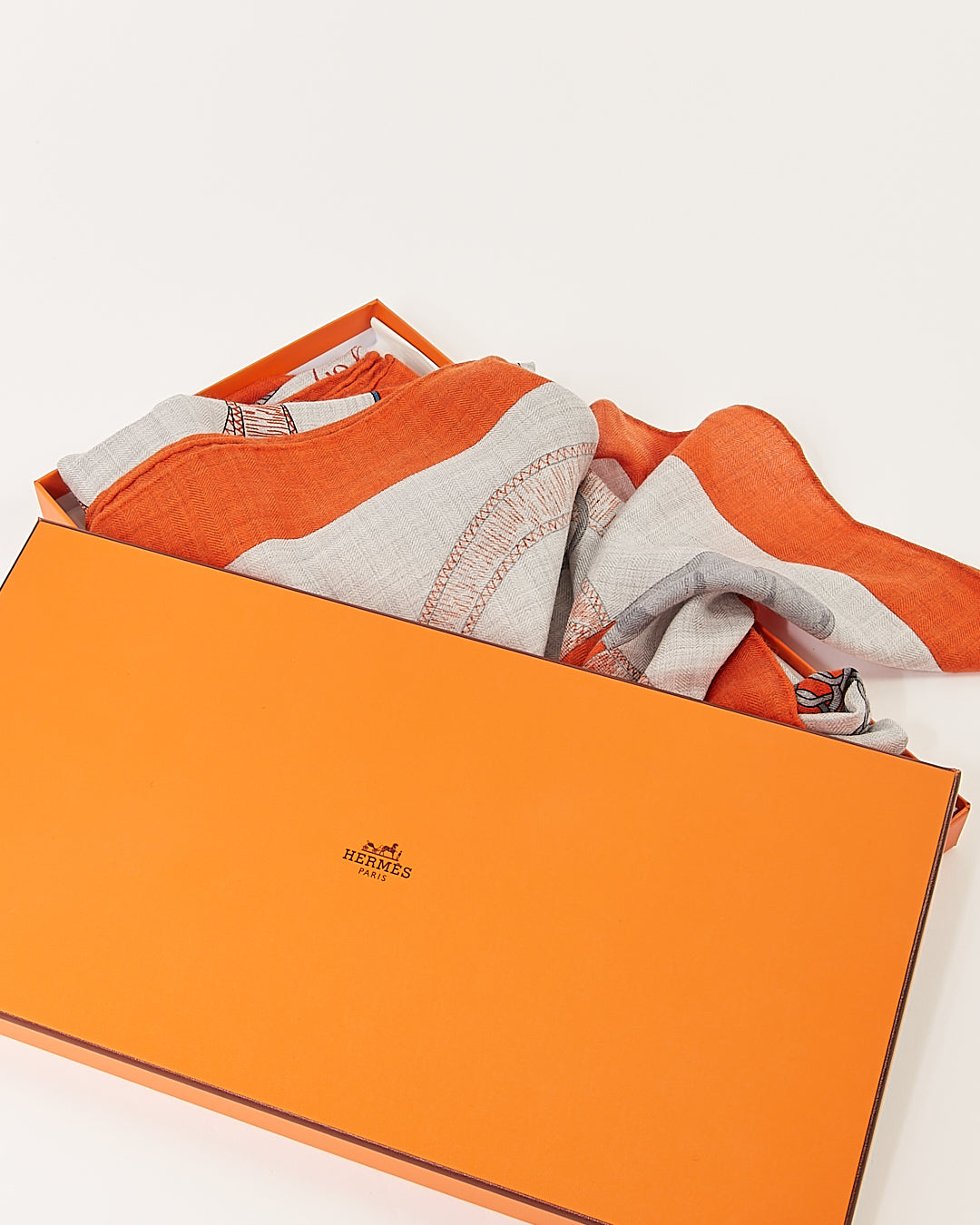 Hermes Orange/Gris/Bleu Cachemire &amp; Soie140 Eperon D
Or Châle