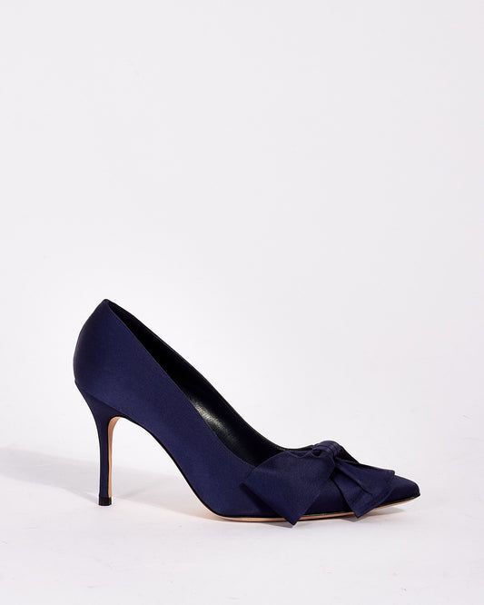 Escarpins à bout pointu avec nœud en satin bleu marine Manolo Blahnik - 37