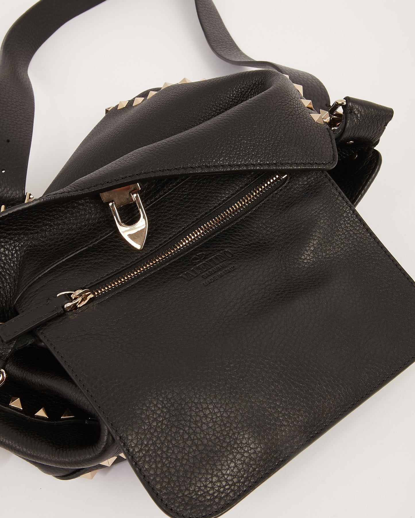 Sac messager Rockstud en cuir grainé noir Valentino