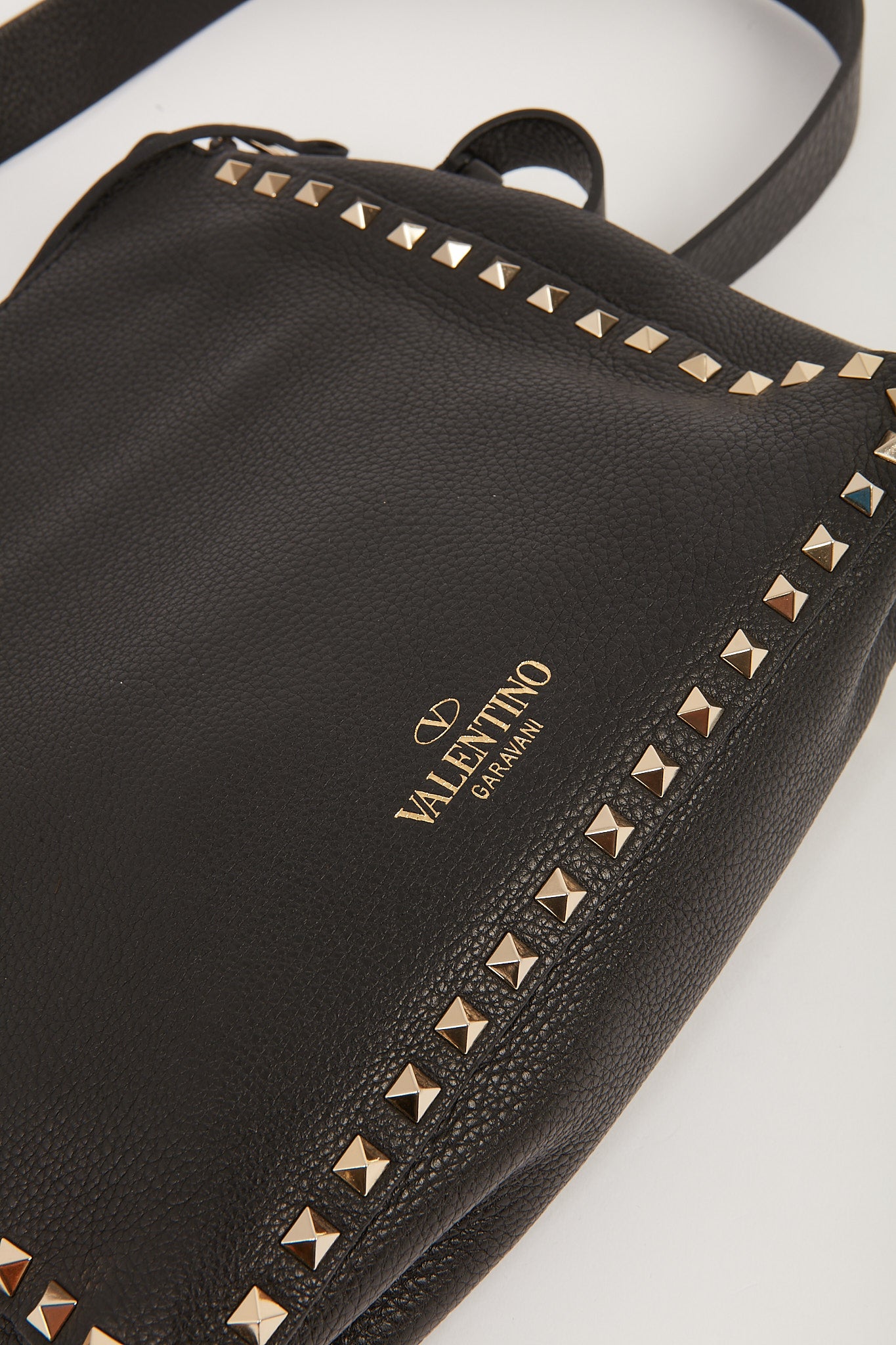 Sac messager Rockstud en cuir grainé noir Valentino