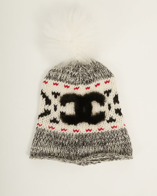 Chapeau à pompon en peau de mouton retournée Beenie en laine noir/blanc Chanel