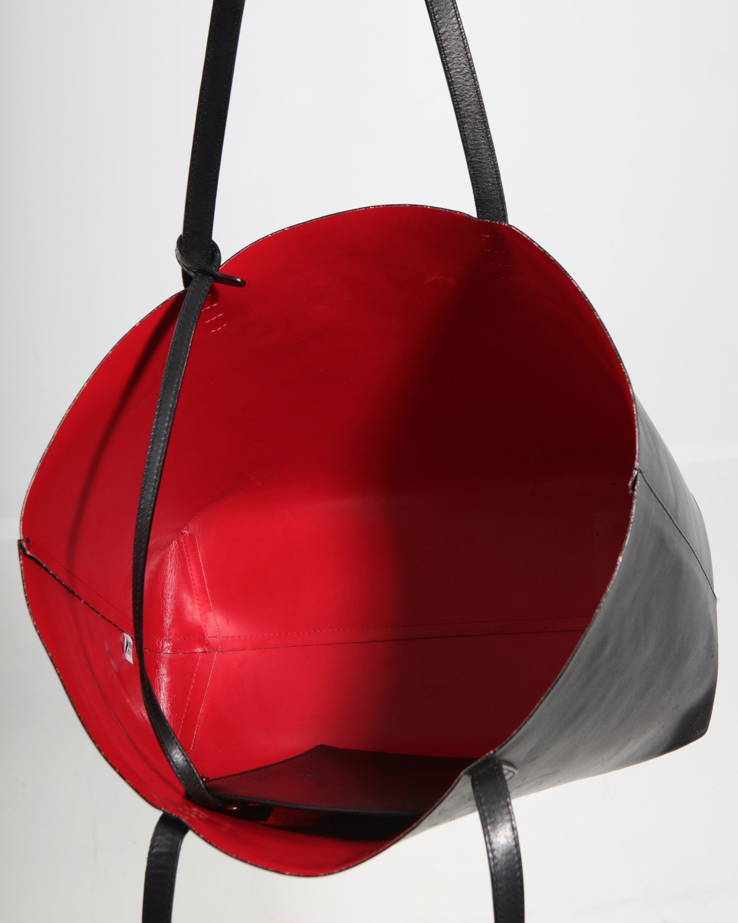 Mansur Gaviel Black/Red Leather Tote Bag